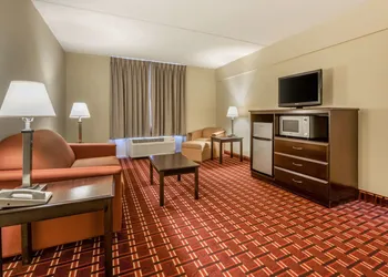 Econo Lodge Inn & Suites Triadelphia - Wheeling hotel thumbnail 8