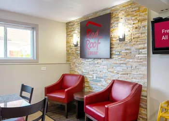 Red Roof Inn Cameron hotel thumbnail 2