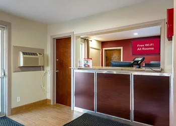Red Roof Inn Cameron hotel thumbnail 3