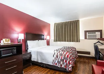 Red Roof Inn Cameron hotel thumbnail 6