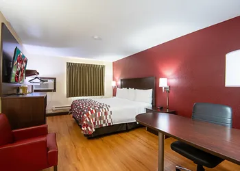 Red Roof Inn Cameron hotel thumbnail 8