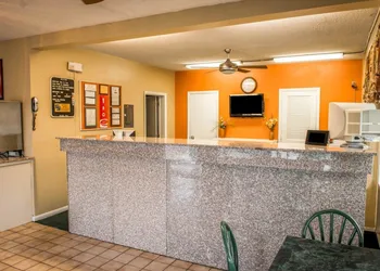 Econo Lodge Lake City-North hotel thumbnail 3