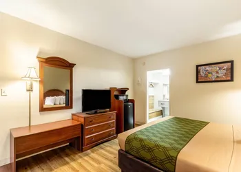 Econo Lodge Lake City-North hotel thumbnail 7