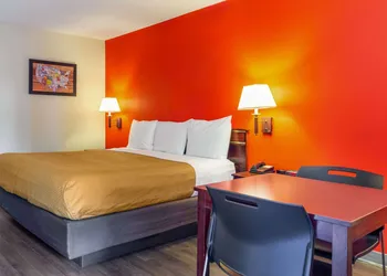 Econo Lodge Laurel hotel thumbnail 7