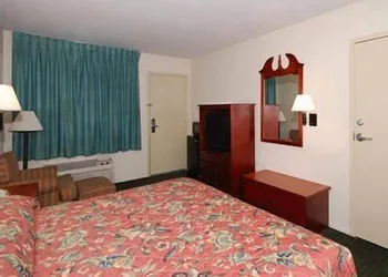 Econo Lodge Meridian South hotel thumbnail 5