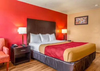 Econo Lodge Meridian South hotel thumbnail 6
