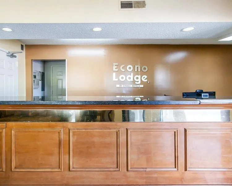 Econo Lodge Inn & Suites Murfreesboro Shopping District hotel detail image 2