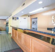 Econo Lodge Inn & Suites Murfreesboro Shopping District hotel detail image 3