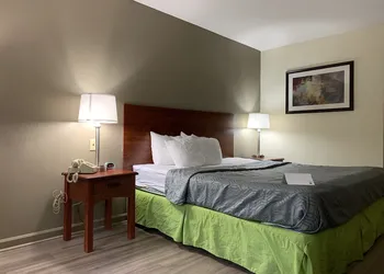 Econo Lodge Troy hotel thumbnail 8