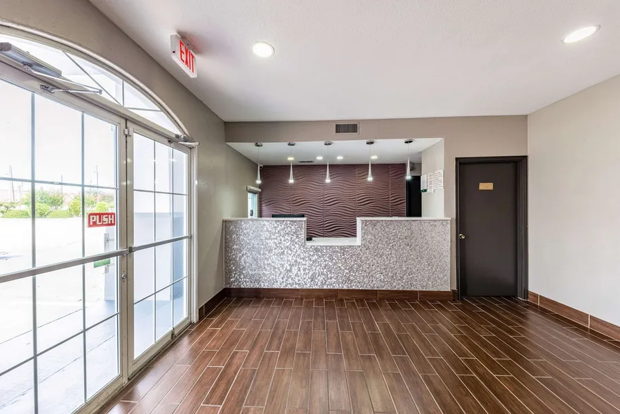 Quality Inn & Suites Canton hotel detail image 2