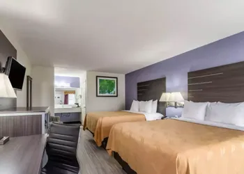 Quality Inn & Suites Canton hotel thumbnail 5