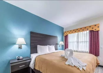 Quality Inn & Suites Canton hotel thumbnail 7