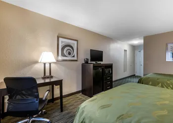 Quality Inn & Suites Des Moines - Merle Hay Road hotel thumbnail 5