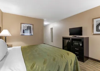 Quality Inn & Suites Des Moines - Merle Hay Road hotel thumbnail 6