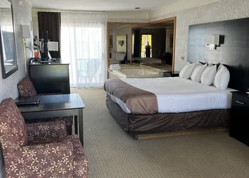 Quality Inn Lakefront hotel thumbnail 7