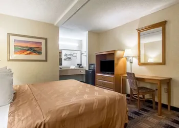 Quality Inn Oakwood - Gainesville hotel thumbnail 5
