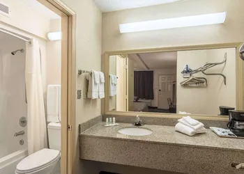 Quality Inn Oakwood - Gainesville hotel thumbnail 7