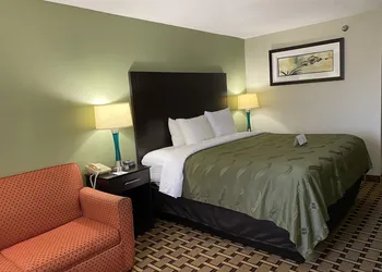 Quality Inn Morton at I-74 hotel thumbnail 4