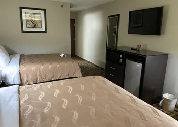 Quality Inn Morton at I-74 hotel thumbnail 6