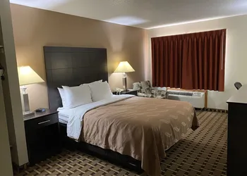 Quality Inn Morton at I-74 hotel thumbnail 7