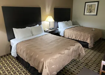 Quality Inn Morton at I-74 hotel thumbnail 8