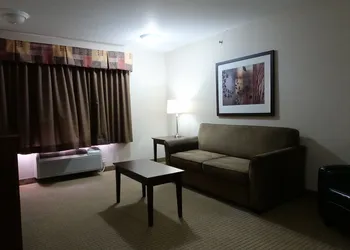 Ramada by Wyndham Weyburn hotel thumbnail 4