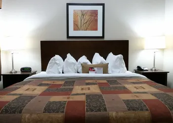 Ramada by Wyndham Weyburn hotel thumbnail 5
