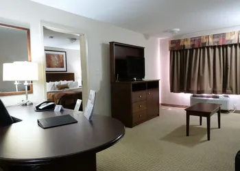 Ramada by Wyndham Weyburn hotel thumbnail 8