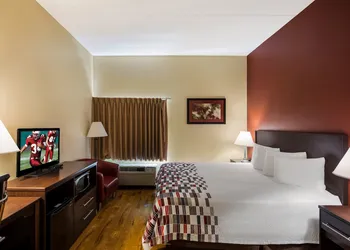 Red Roof Inn Hendersonville hotel thumbnail 5