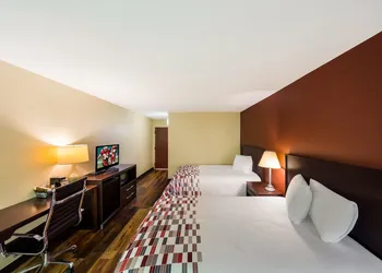 Red Roof Inn Hendersonville hotel thumbnail 6