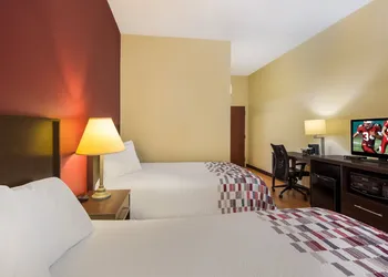 Red Roof Inn Hendersonville hotel thumbnail 7