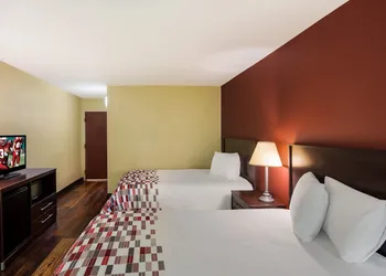 Red Roof Inn Hendersonville hotel thumbnail 8
