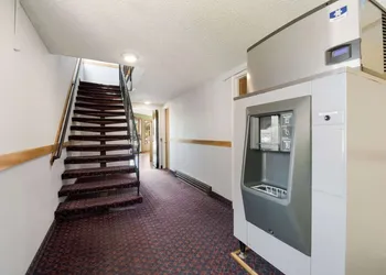 Rodeway Inn & Suites Portland West - Beaverton hotel thumbnail 8