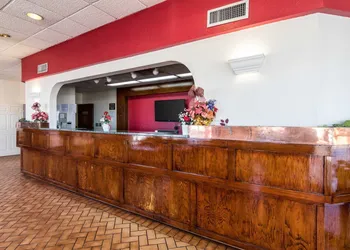 Econo Lodge Inn & Suites Conference Center hotel thumbnail 2
