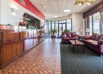 Econo Lodge Inn & Suites Conference Center hotel thumbnail 3