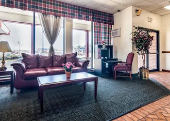 Econo Lodge Inn & Suites Conference Center hotel thumbnail 5