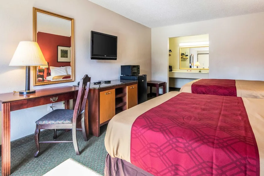 Econo Lodge Inn & Suites Conference Center hotel detail image 6