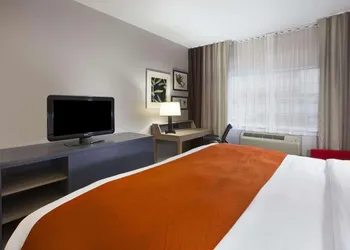 Country Inn & Suites by Radisson, Big Rapids, MI hotel thumbnail 3