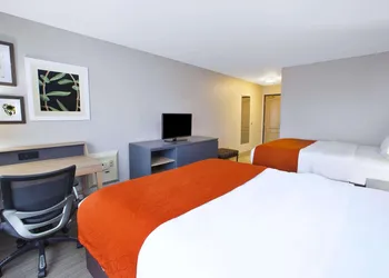 Country Inn & Suites by Radisson, Big Rapids, MI hotel thumbnail 4