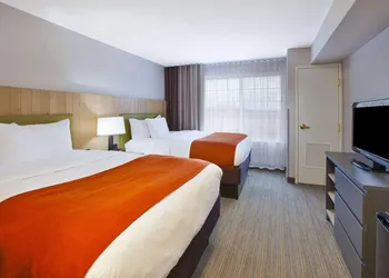 Country Inn & Suites by Radisson, Big Rapids, MI hotel thumbnail 7