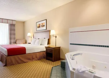 Country Inn & Suites by Radisson, Nevada, MO hotel thumbnail 6