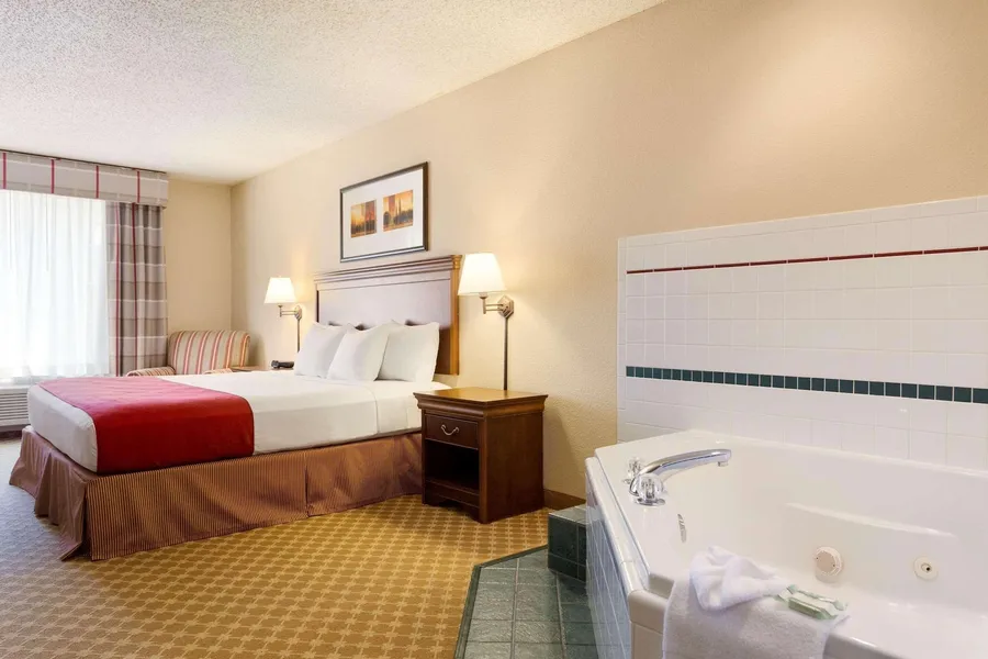 Country Inn & Suites by Radisson, Nevada, MO hotel detail image 6