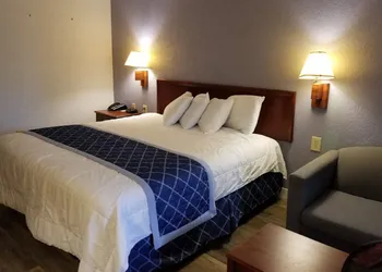 Regency Inn & Suites hotel thumbnail 5