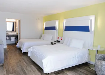 Regency Inn & Suites hotel thumbnail 6