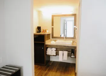 Regency Inn & Suites hotel thumbnail 7