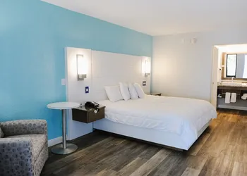 Regency Inn & Suites hotel thumbnail 8