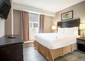 Coast Calgary Downtown Hotel & Suites by APA hotel thumbnail 7