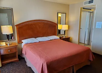 Royal Pacific Motor Inn hotel thumbnail 8