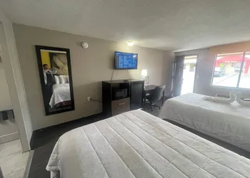 Super 8 by Wyndham Monroe hotel thumbnail 5