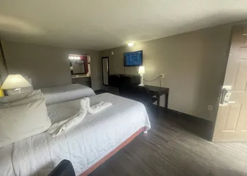 Super 8 by Wyndham Monroe hotel thumbnail 6